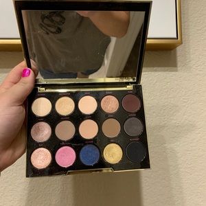 Urban Decay Gwen Stefani eyeshadow palette